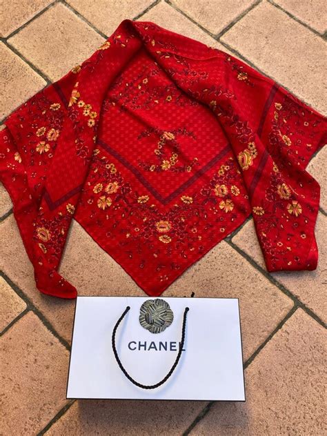 comment reconnaître un vrai foulard chanel|chanel bags authenticity check.